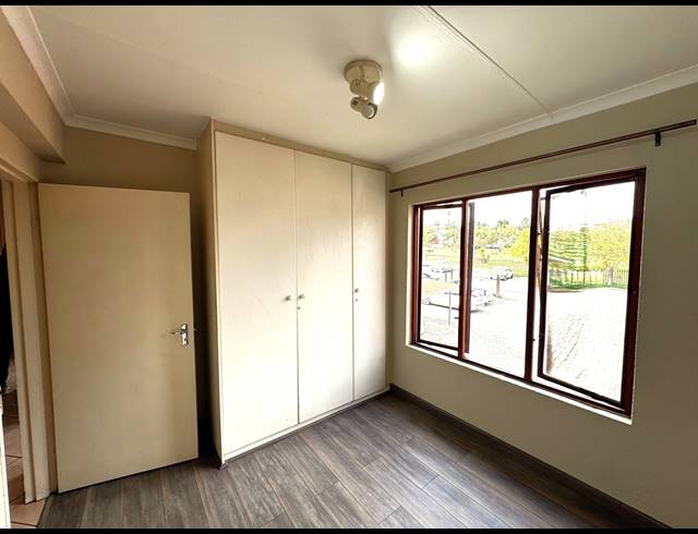 2 BEDROOM APARTMENT FOR SALE IN DOWERGLEN EXT 4